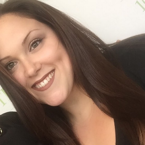 Meet your Posher, Alysha - Picture 1 of 2